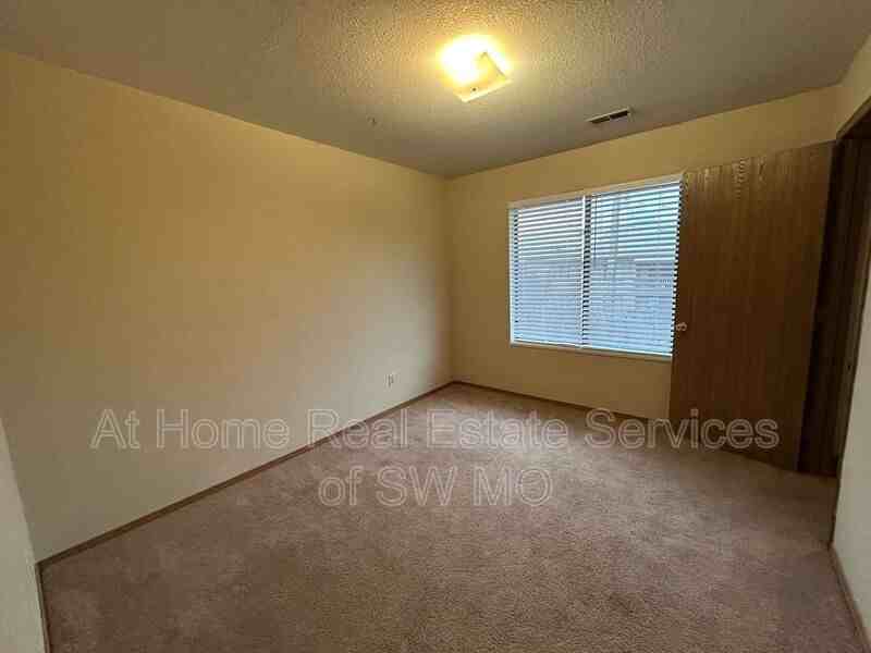 730 E Bain St - Photo 6 of 11