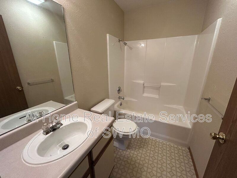 730 E Bain St - Photo 7 of 11
