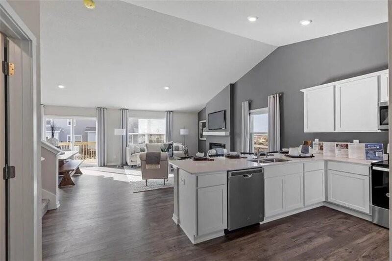 1724 Southbridge Drive - Photo 3 of 23