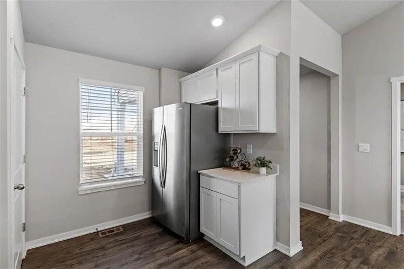 1724 Southbridge Drive - Photo 4 of 23