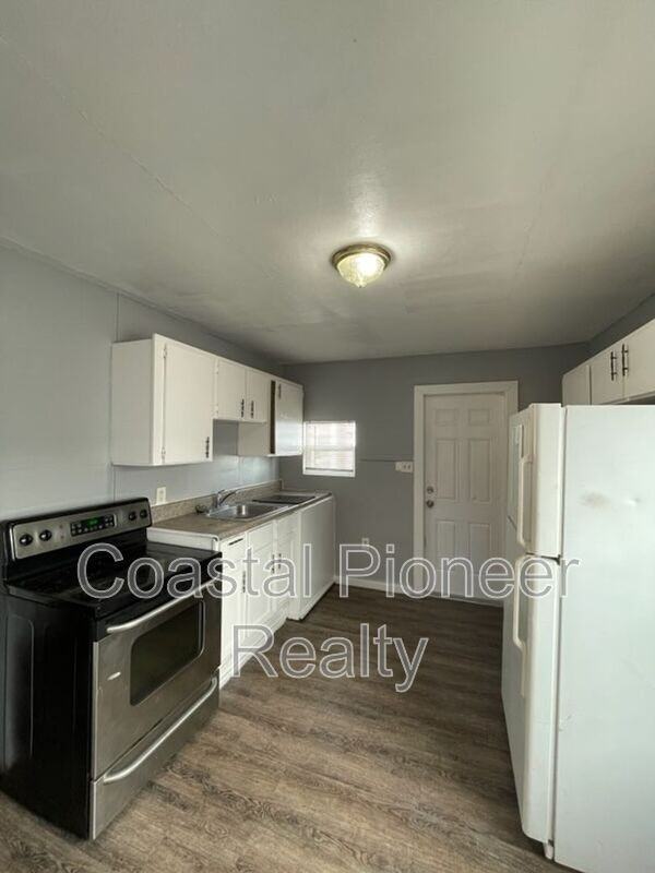 1227 Fargo St S #1 - Photo 3 of 7