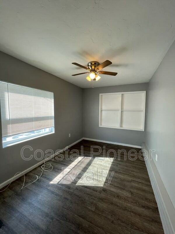 1227 Fargo St S #1 - Photo 4 of 7