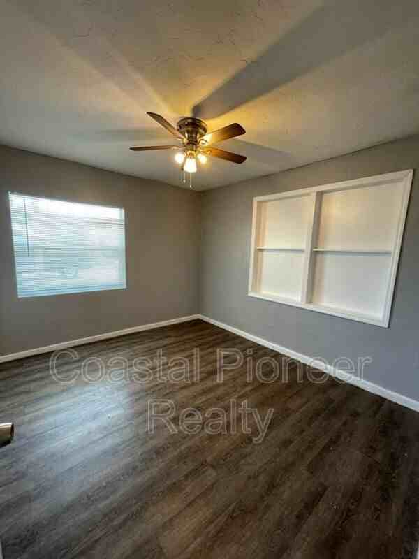1227 Fargo St S #1 - Photo 5 of 7