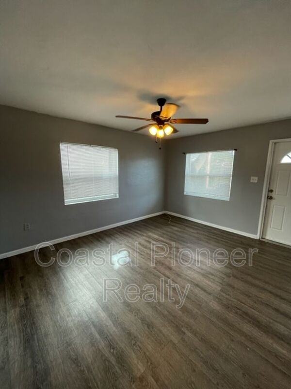 1227 Fargo St S #1 - Photo 6 of 7