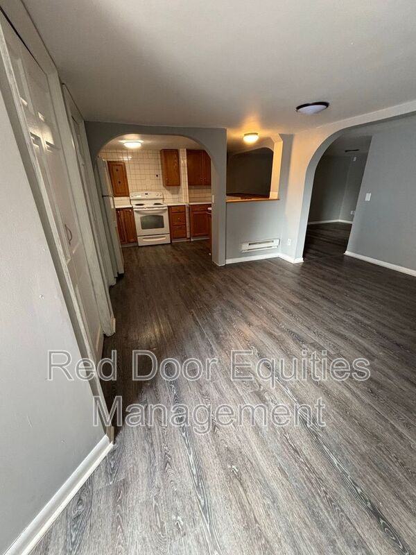 1215 N Columbus St #C - Photo 2 of 15