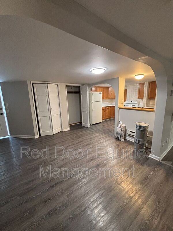 1215 N Columbus St #C - Photo 3 of 15