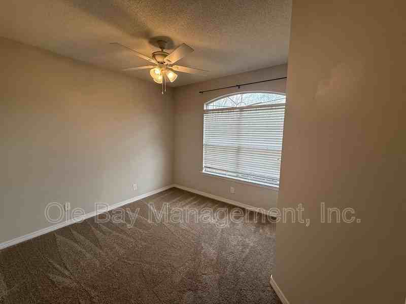 1633 Parkmoor Ct - Photo 3 of 13