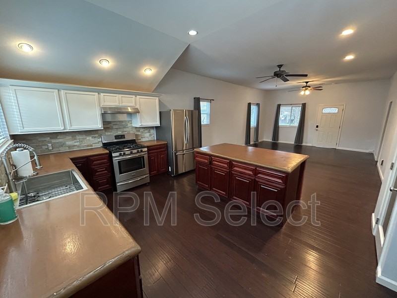 312 C St - Photo 2 of 13