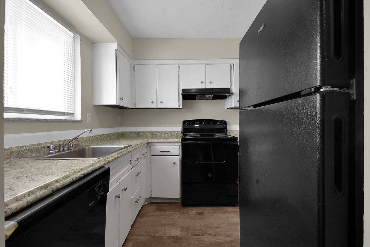 2403 Belcher Dr - Photo 3 of 37