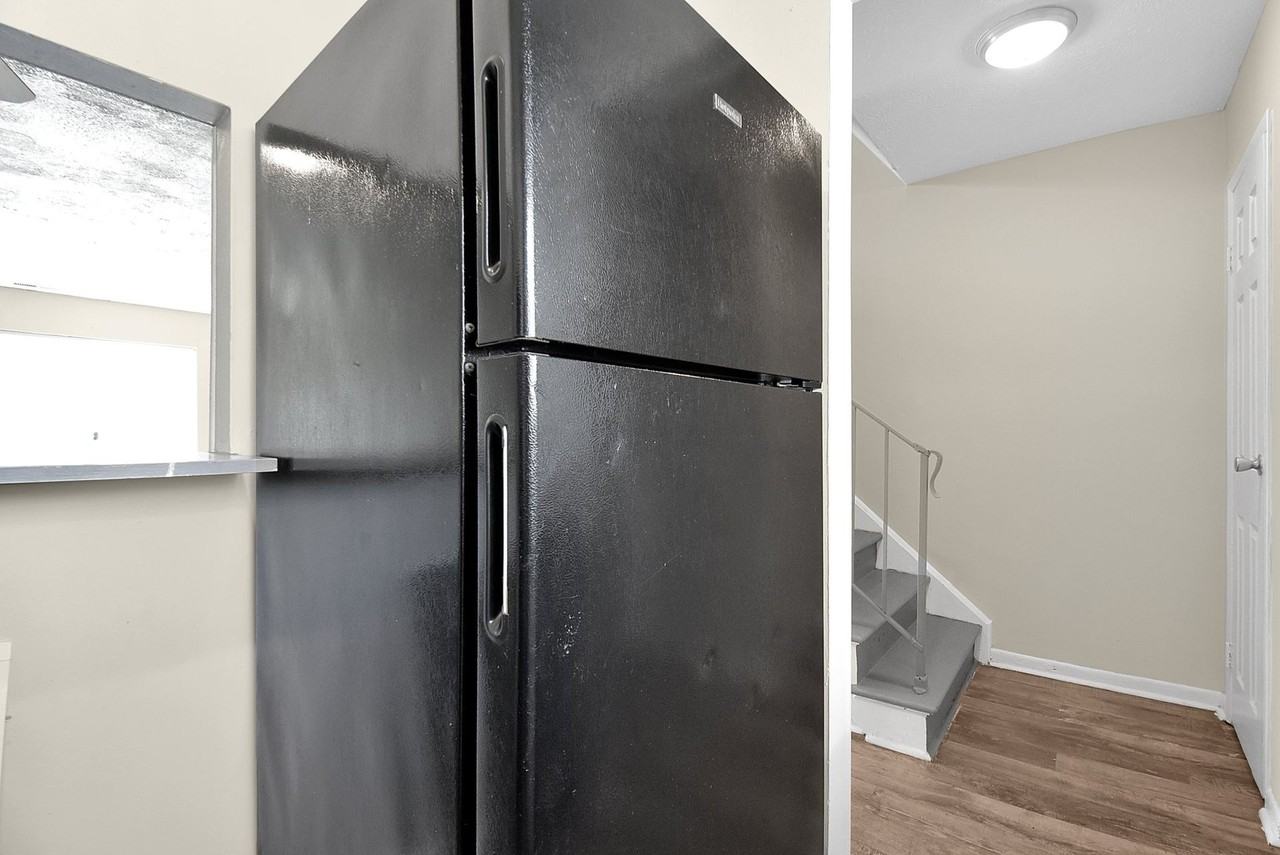 2403 Belcher Dr - Photo 5 of 37