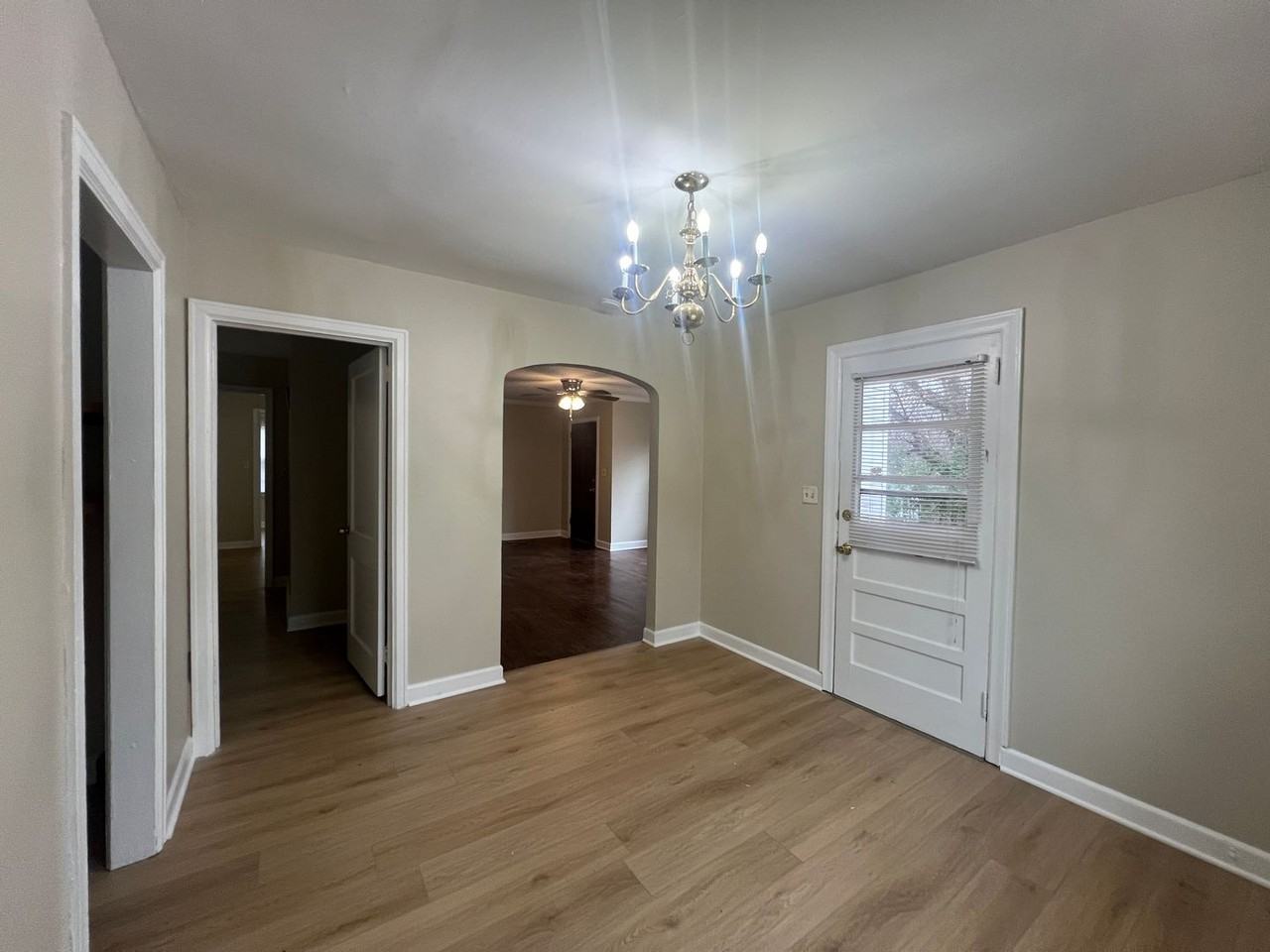 831 S Dalton St - Photo 4 of 16