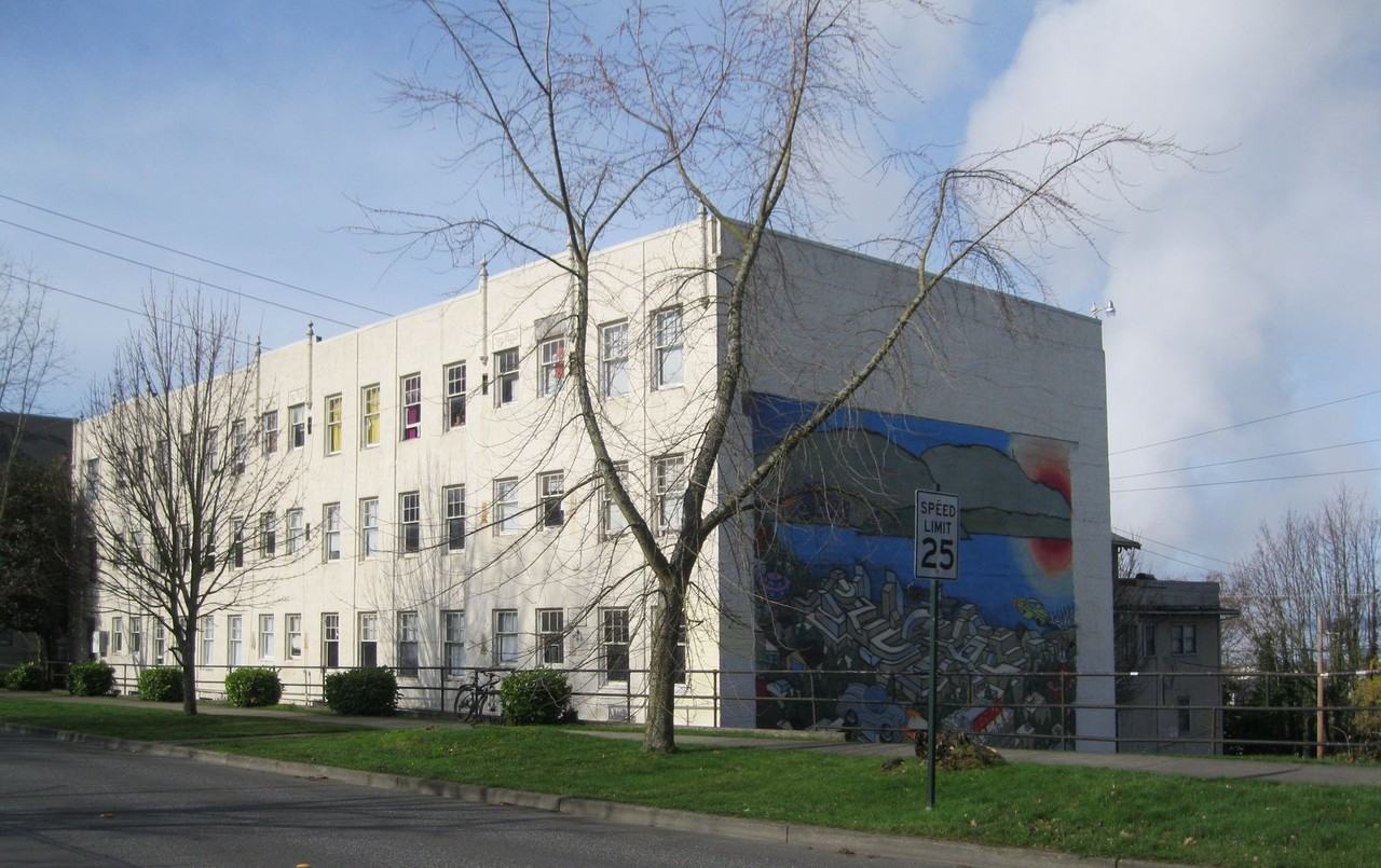 Alamo Apartments - Photo 7 of 12