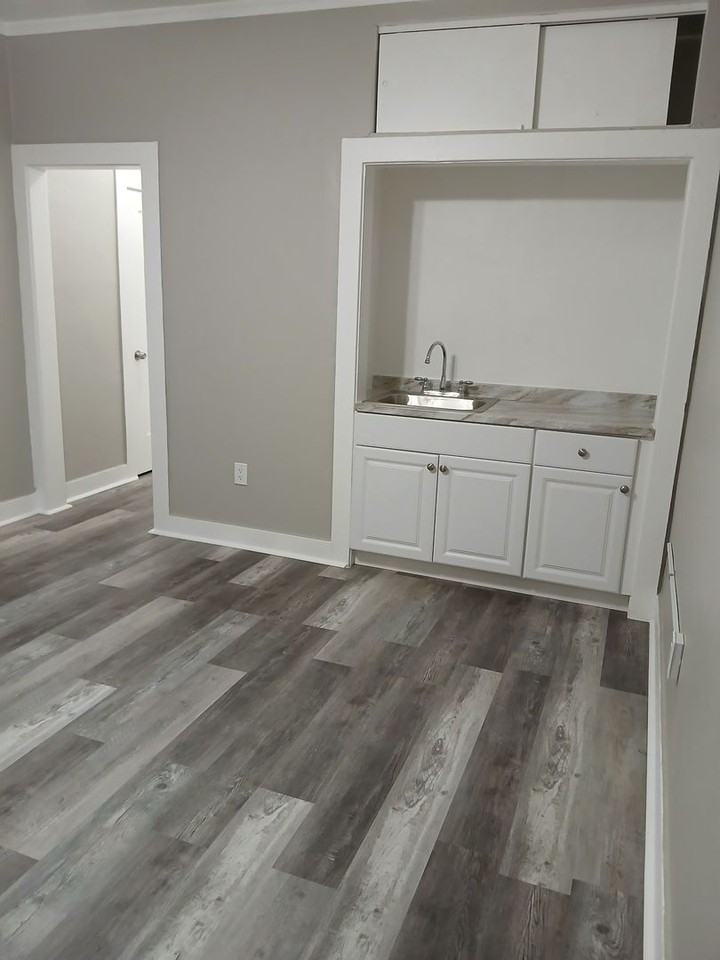 532 Hobart - Photo 2 of 16