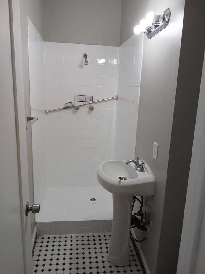 532 Hobart - Photo 3 of 16