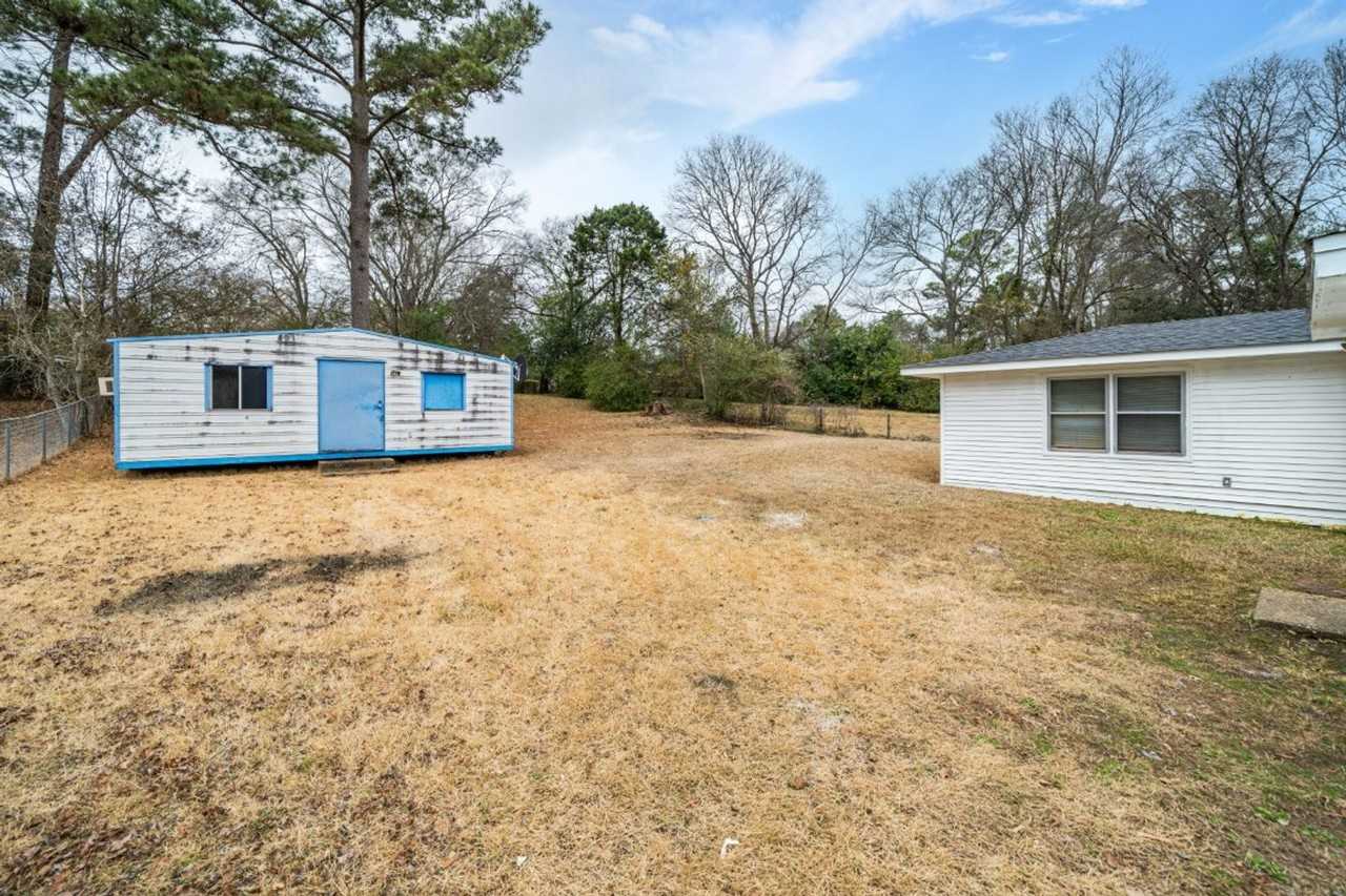 1216 Beechdale Rd - Photo 5 of 22