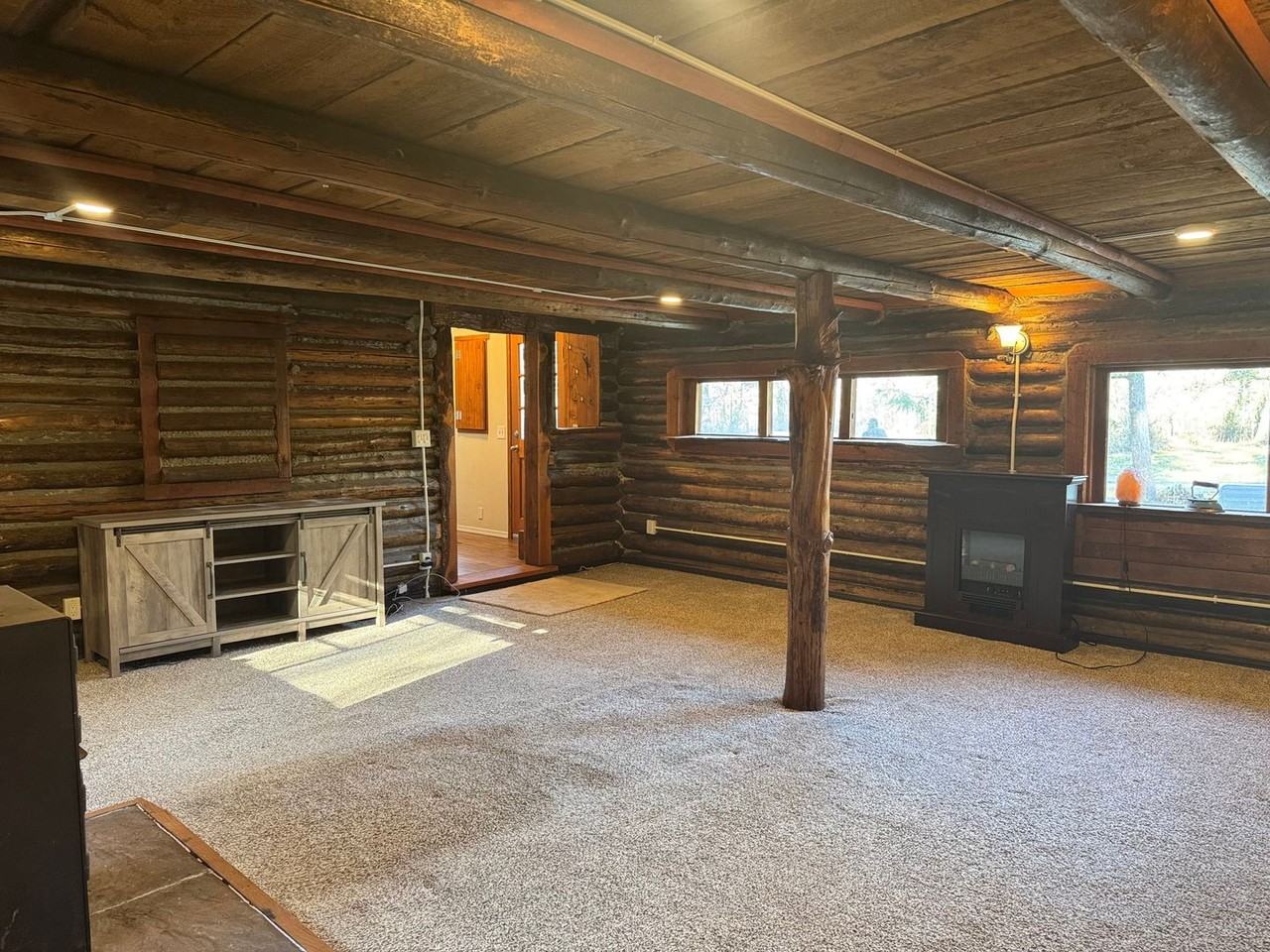 17049 Reichel Rd Se - Photo 3 of 31