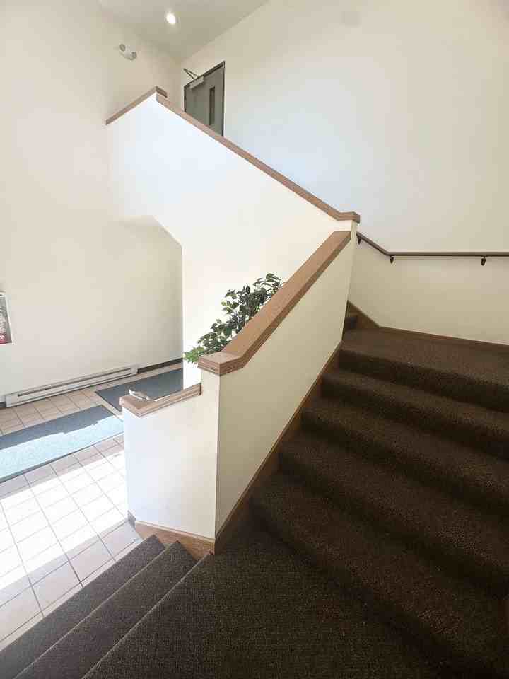 Holiday Commons Apartments - Photo 3 of 39