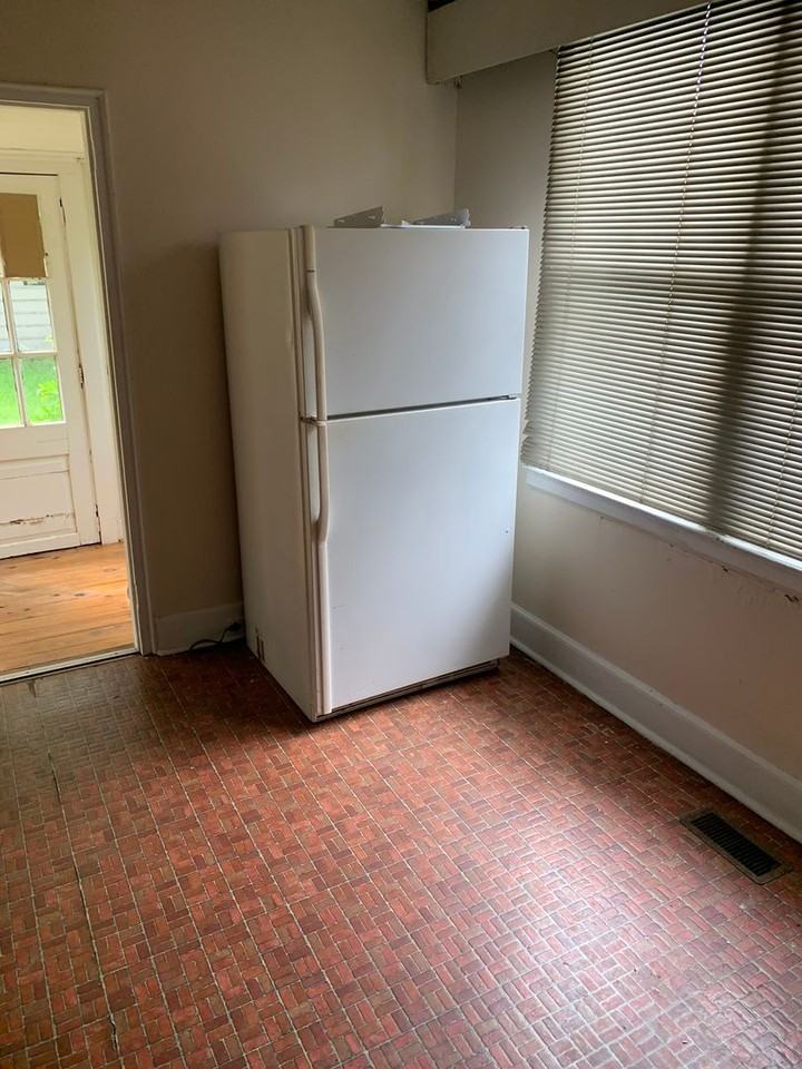 1157 Virginia St - Photo 4 of 7