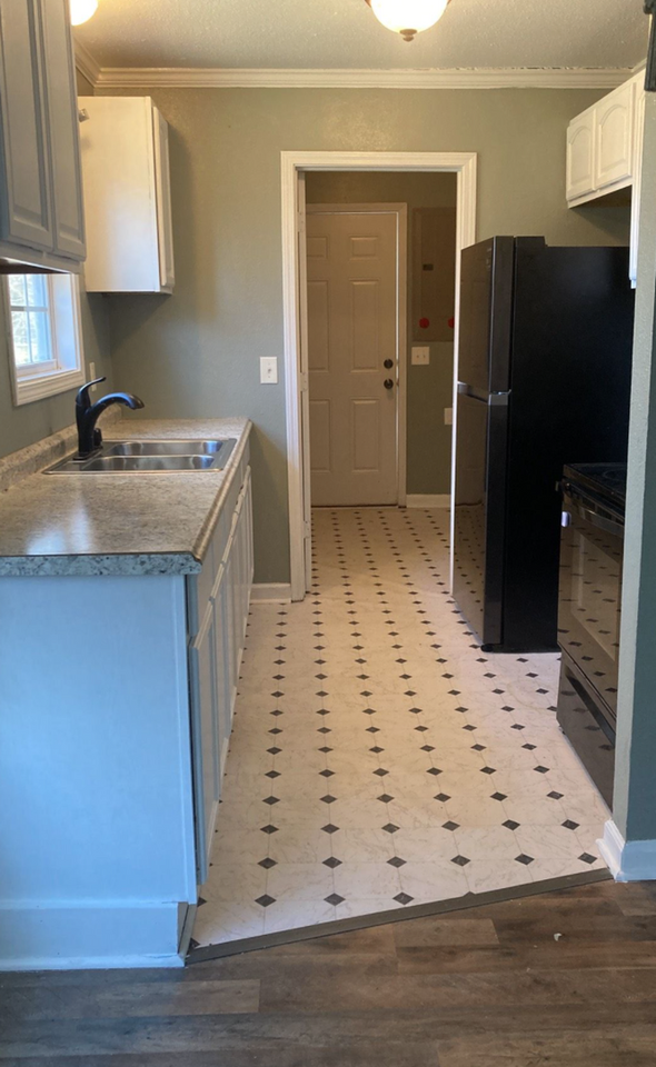 1584 Boxcroft Rd - Photo 3 of 15
