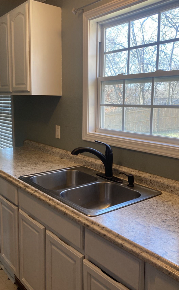1584 Boxcroft Rd - Photo 4 of 15