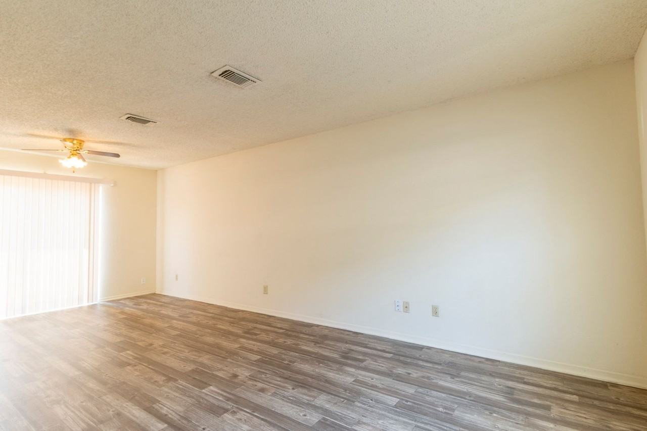 922 Fannin St - Photo 2 of 11