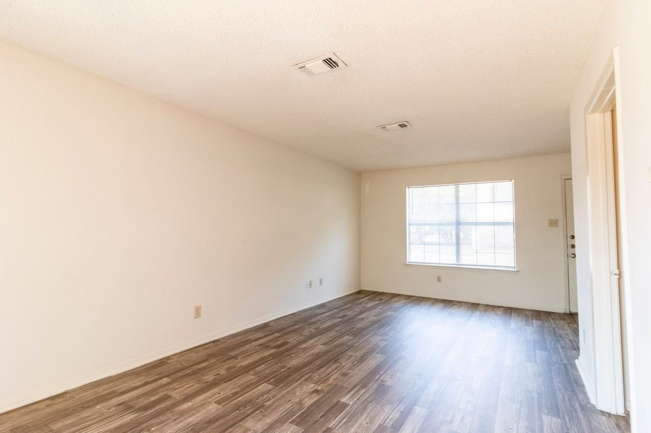 922 Fannin St - Photo 4 of 11