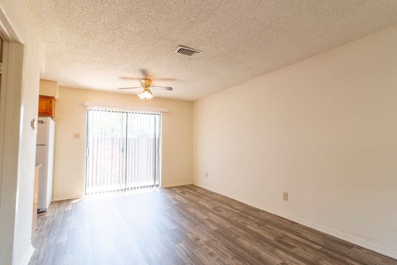 922 Fannin St - Photo 5 of 11