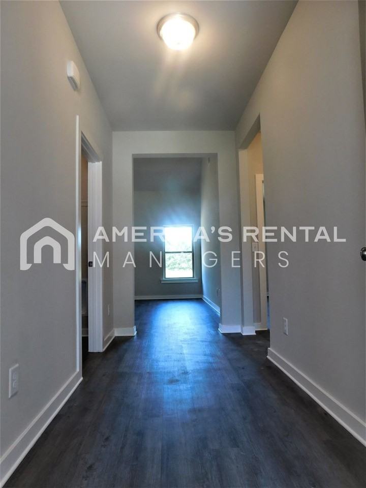 121 Farm Dr - Photo 3 of 25