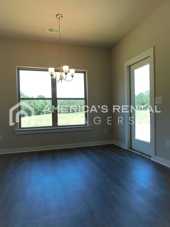 121 Farm Dr - Photo 7 of 25