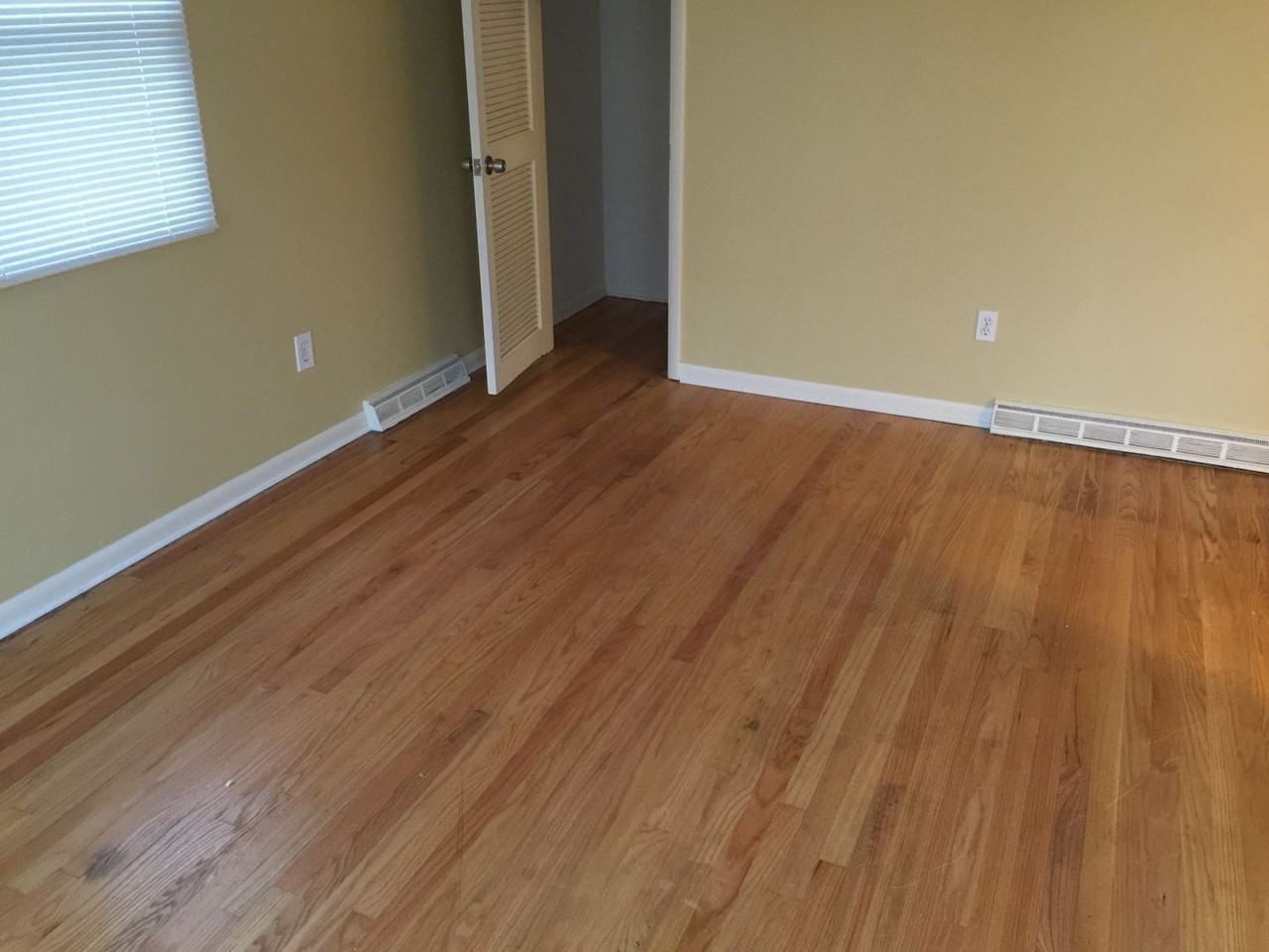 1123 Hazen St Se - Photo 3 of 18