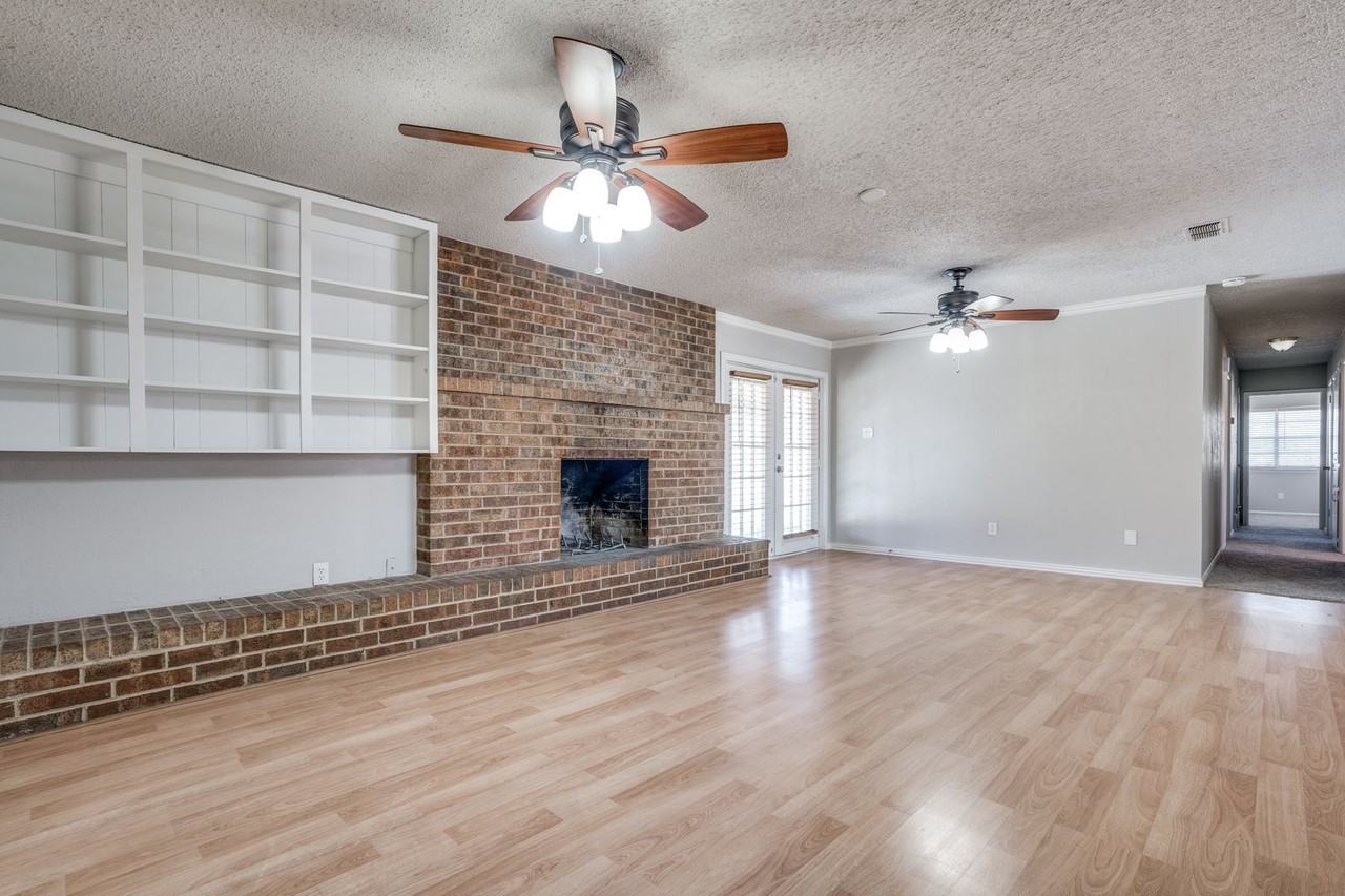 601 N Walnut Creek Dr - Photo 3 of 25