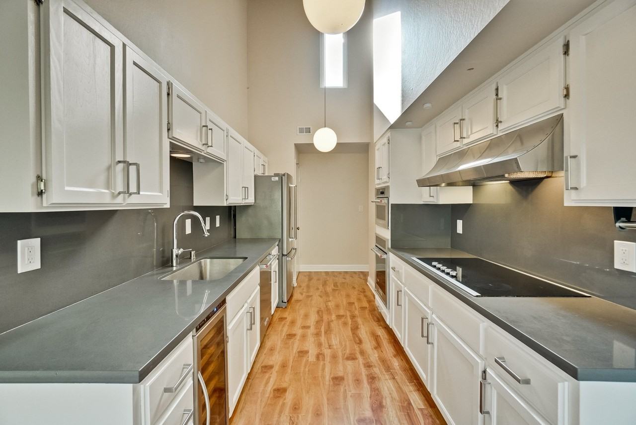 4271 Ponce Dr - Photo 3 of 32