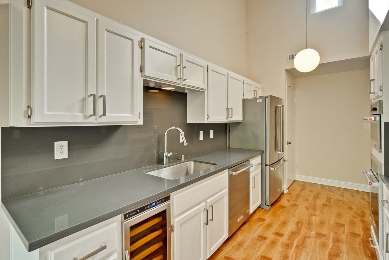 4271 Ponce Dr - Photo 4 of 32
