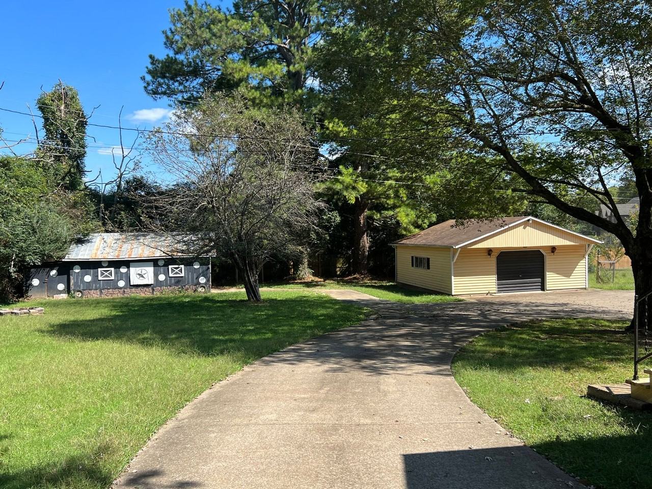 2857 Lylewood Rd - Photo 3 of 31