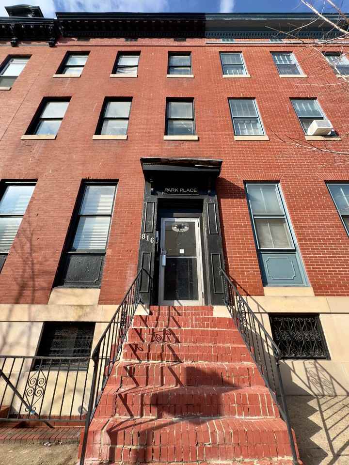 816 Park Ave - Photo 3 of 16