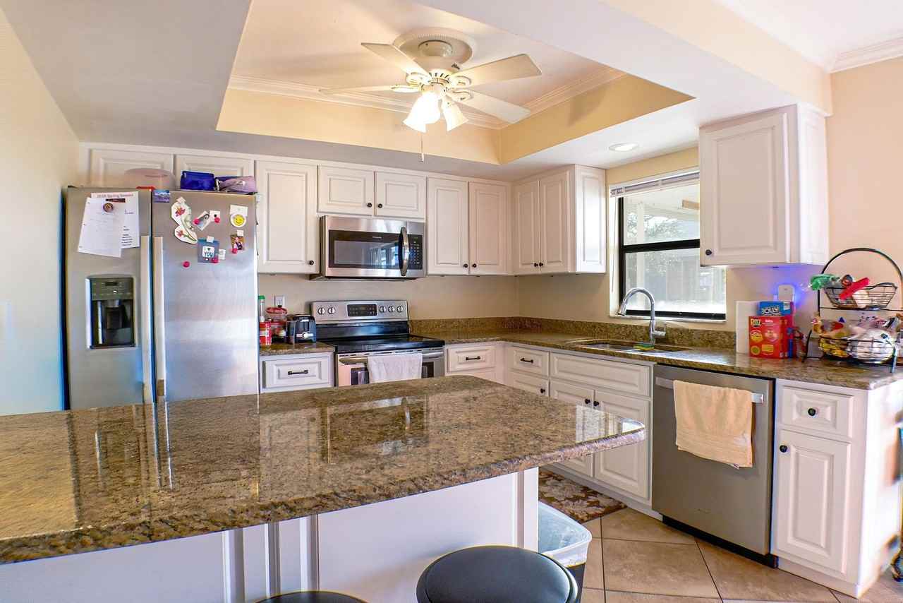 14 Sw 33rd Ave - Photo 2 of 10