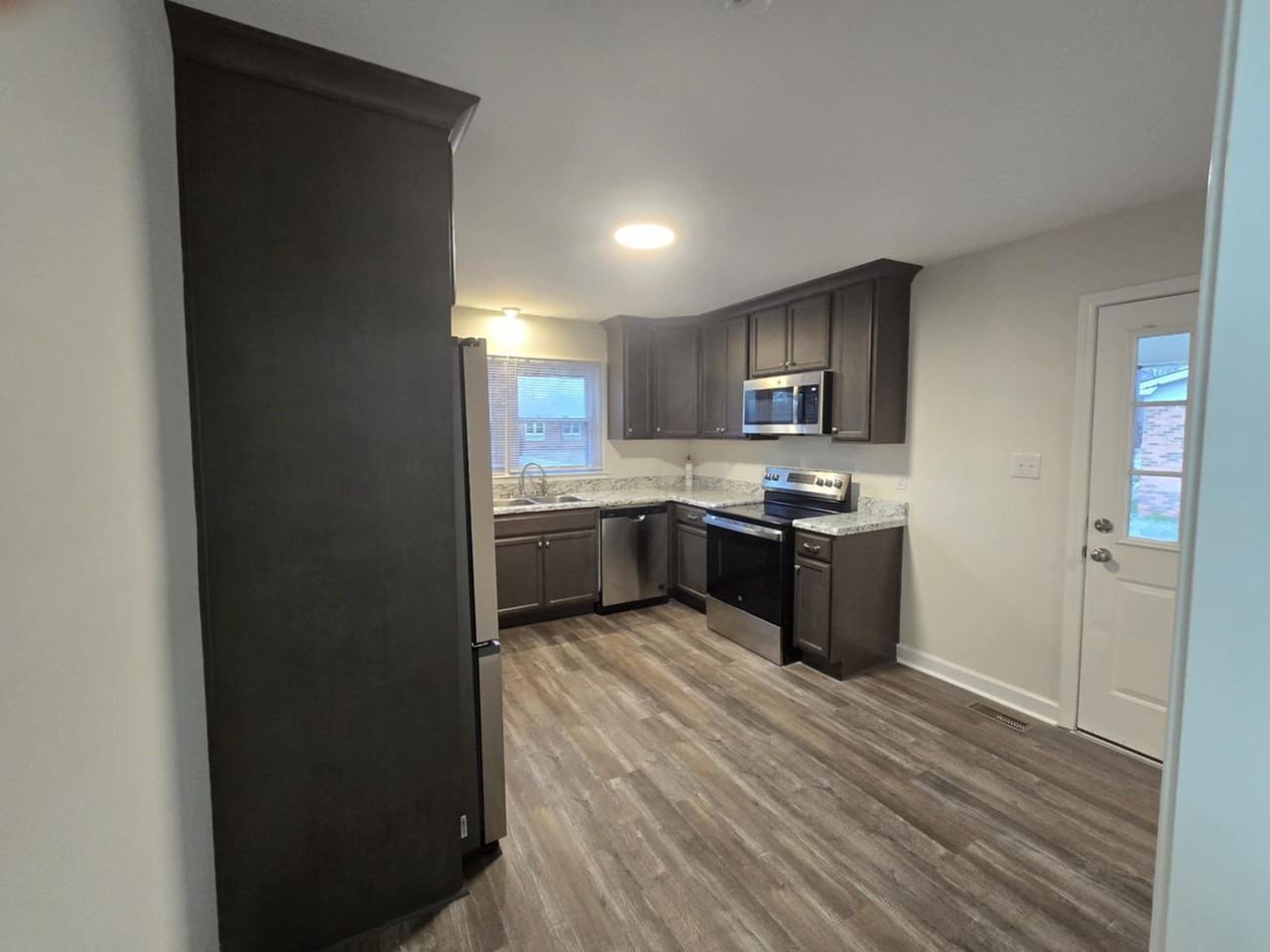 1443 Larkhall Dr - Photo 6 of 19