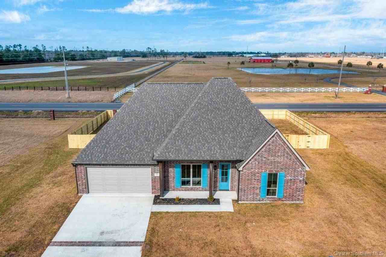 819 Gentry Dr - Photo 2 of 19