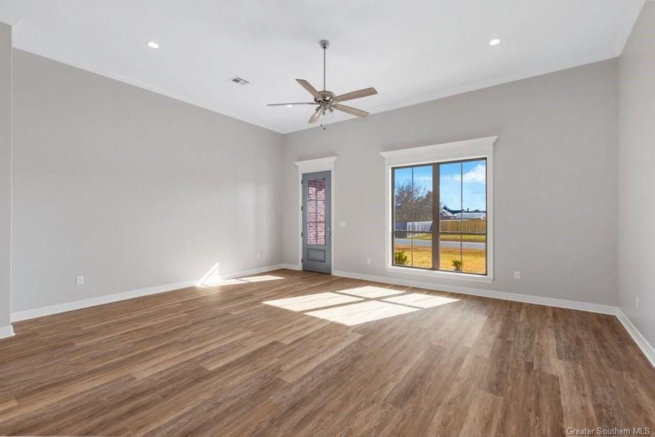 819 Gentry Dr - Photo 3 of 19