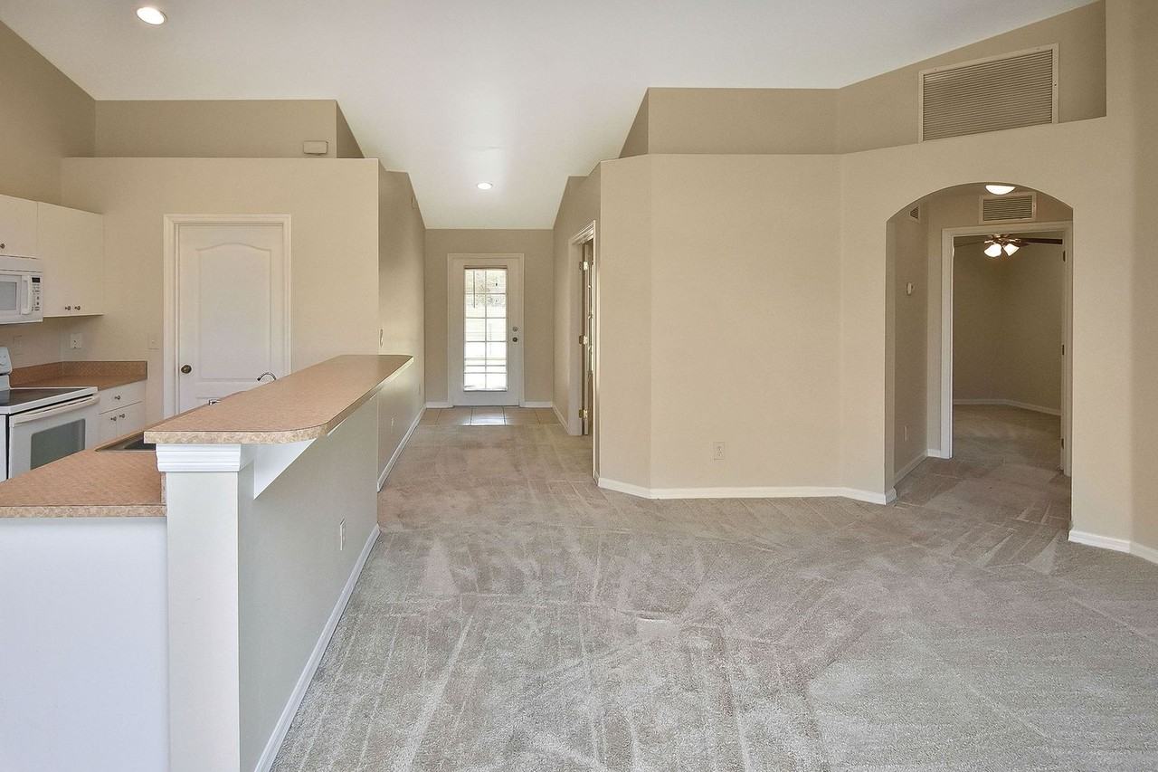 1014 Kismet Pkwy E - Photo 2 of 7
