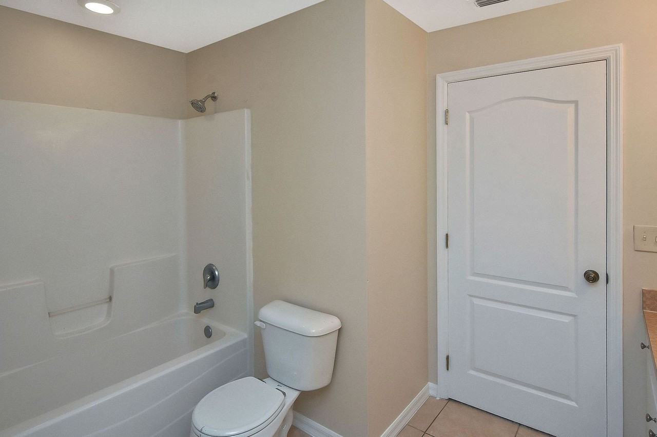 1014 Kismet Pkwy E - Photo 4 of 7