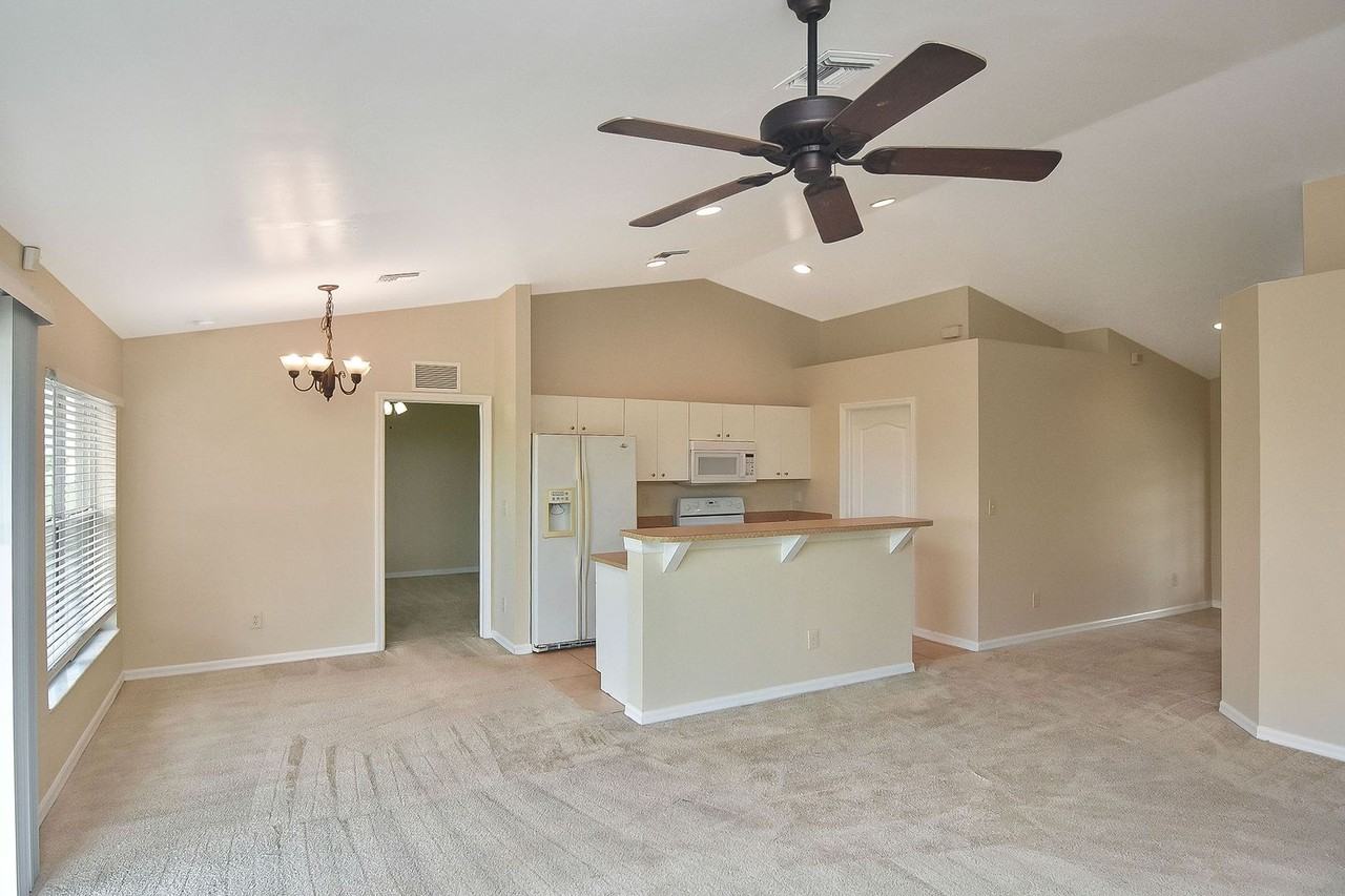 1014 Kismet Pkwy E - Photo 6 of 7