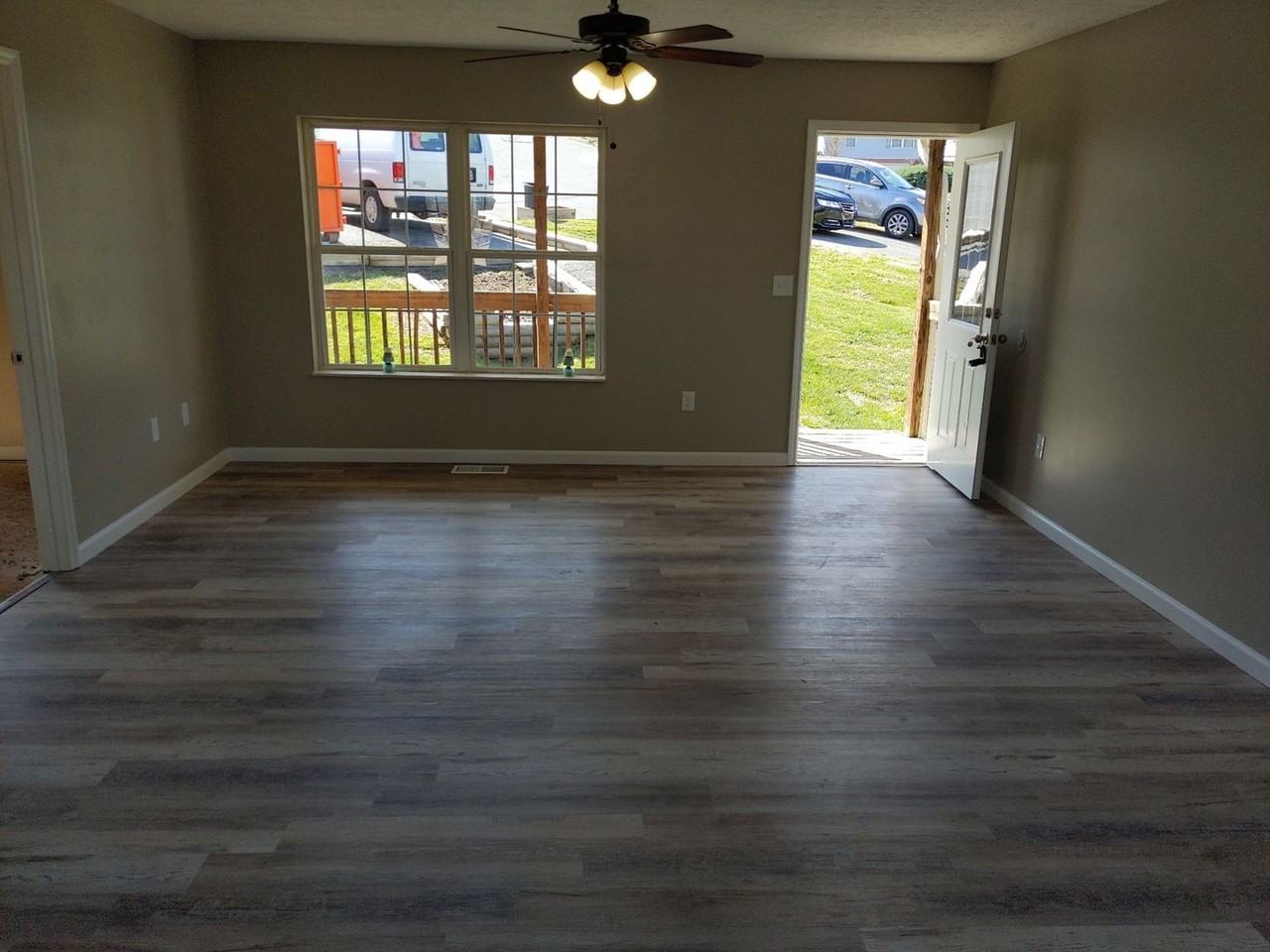 344 Maple Leaf Dr - Photo 2 of 13