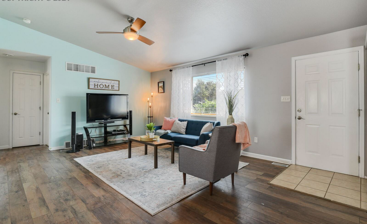 216 S Caddoa Dr - Photo 3 of 13