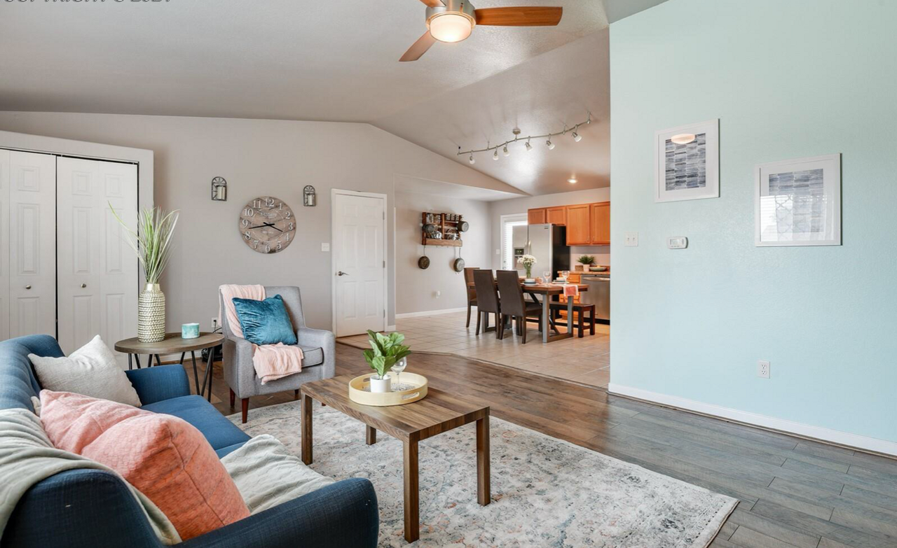 216 S Caddoa Dr - Photo 4 of 13