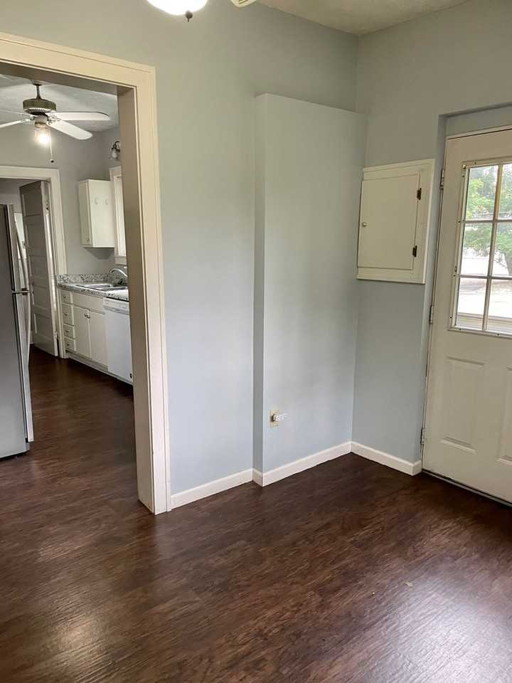 515 E 8th St - Photo 6 of 18