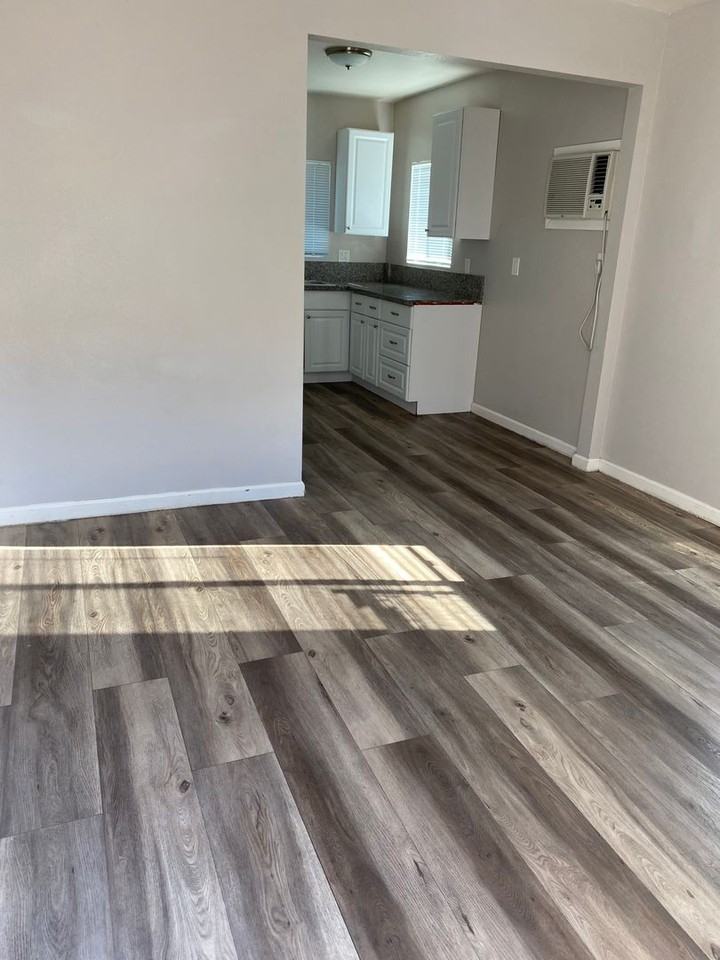 622 J St - Photo 3 of 7