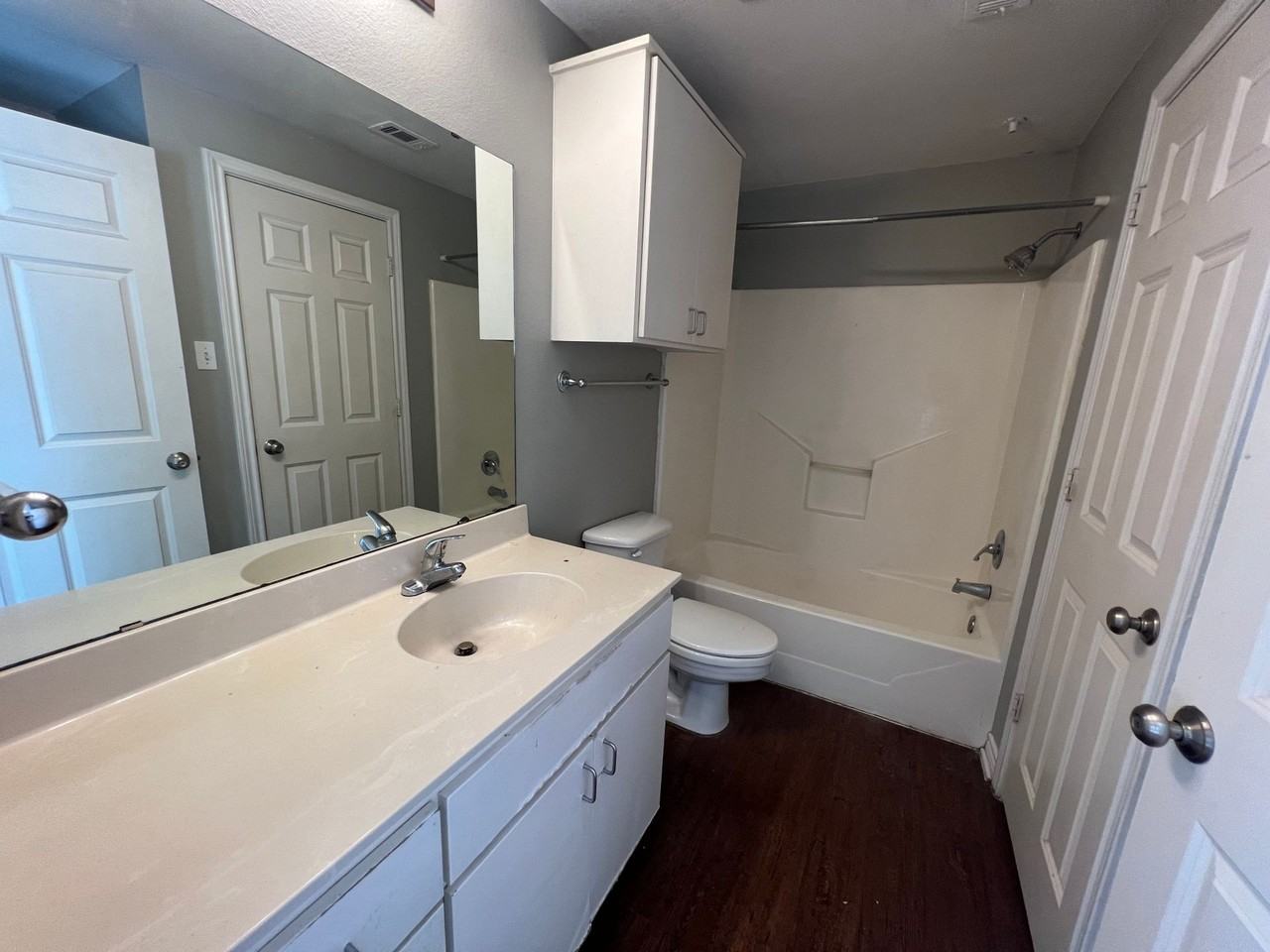 Rose Bud Apartments - Photo 4 of 14