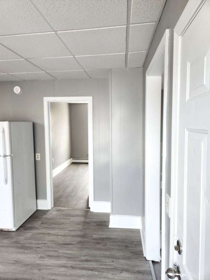 22 Lawn Ave #2F - Photo 3 of 11