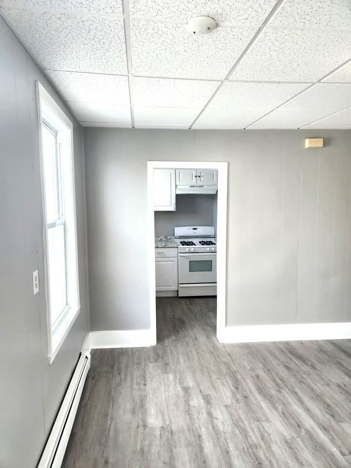 22 Lawn Ave #2F - Photo 5 of 11